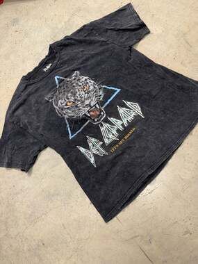 Def Leppard Let's Get Rocked 1992 Tour Mineral Wash Graphic T-Shirt